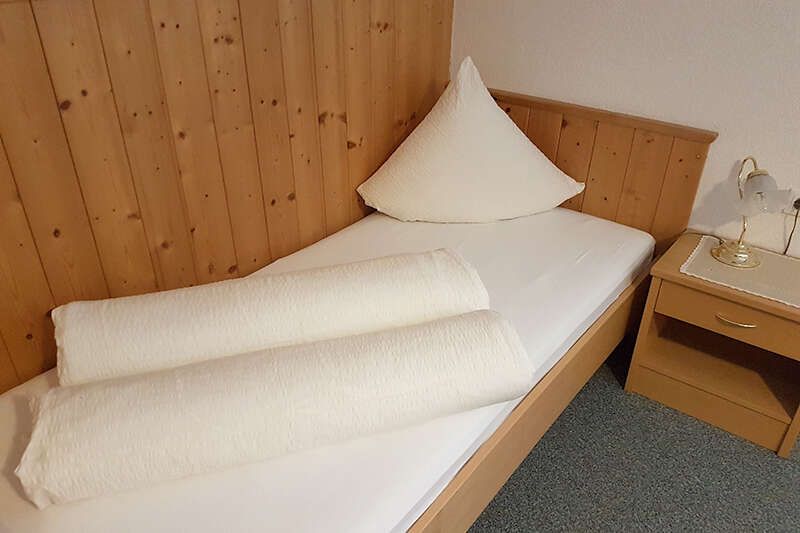 Single bed room in holiday apartment 3 in the Walch guest house in the Kaunertal